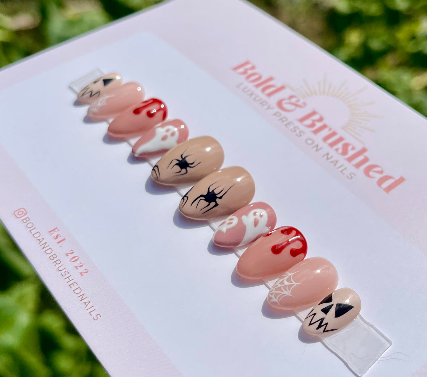 Minimalist Haunting Halloween Press On Nail Set